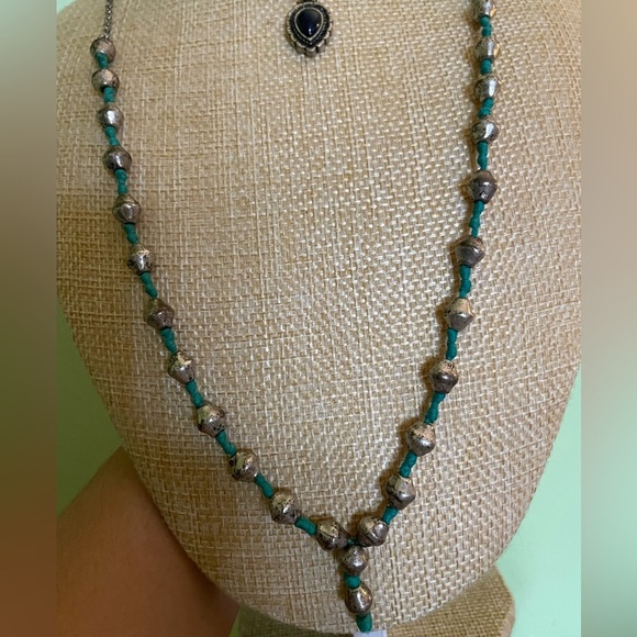 Elegant Turquoise and Silver Necklace - Picture 4 of 6